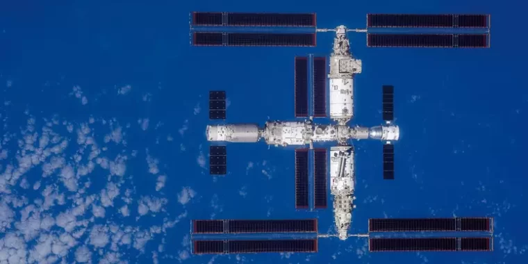 Astronautas chineses divulgam foto da estação Tiangong; Estação espacial Tiangong da China vista pela tripulação da Shenzhou 16 ao sair da estação; primeiras fotografias da estação espacial da China; China publica 1ª foto da estação espacial pronta; estação espacial chinesa pronta