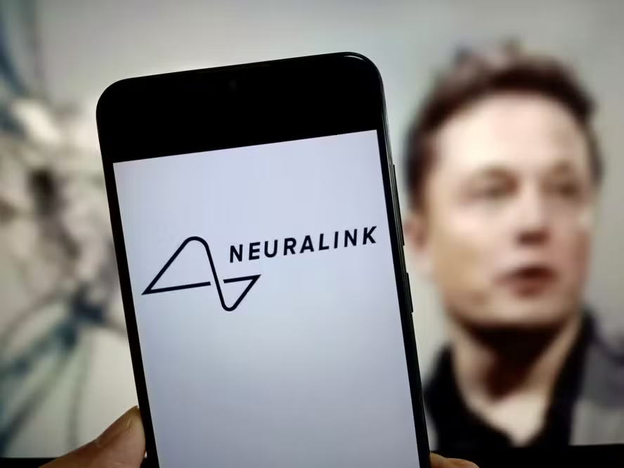 neuralink faz 1º implante de chip cerebral em humano; elon musk anuncia primeiro implante de chip neuralink em humano; chip Telepathy;