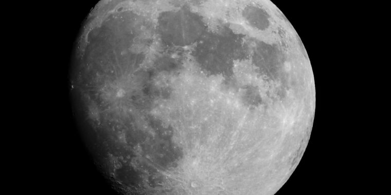lua está encolhendo; lua satélite natural da Terra; encolhimento da lua; foto da lua